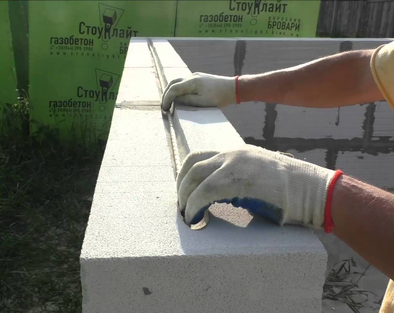 Армирование ряда газоблоков прутом