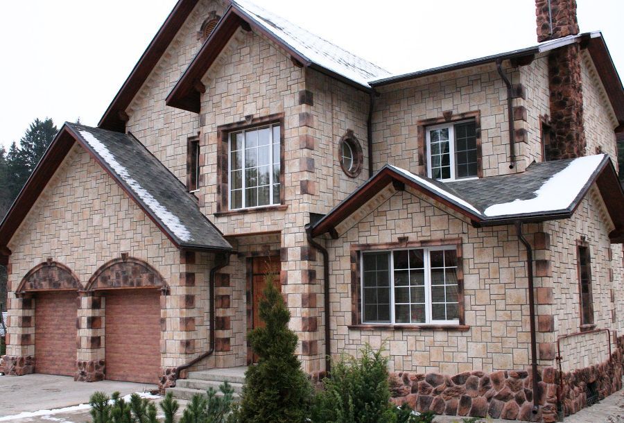 Отделка фасада искусственным камнем