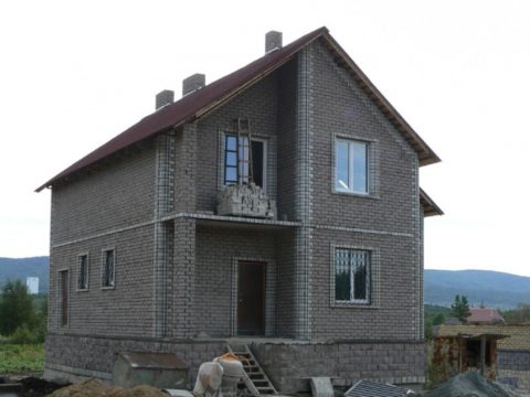 Дом из керамзитобетонных блоков с утеплением и отделкой