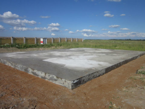 Фундамент монолитная плита для дома из газобетона Фундамент монолитная плита для дома из газобетона