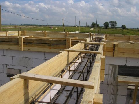 Крепление для мауэрлата к армопоясу