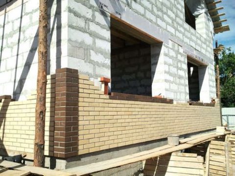 Облицовка пеноблочного здания кирпичом Облицовка пеноблочного здания кирпичом