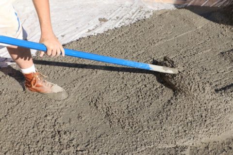 Ручная укладка бетонной смеси Ручная укладка бетонной смеси