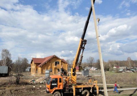 Установка бетонных столбов освещения Установка бетонных столбов освещения