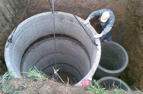 Установка септиков из железобетонных колец на бетонную подготовку