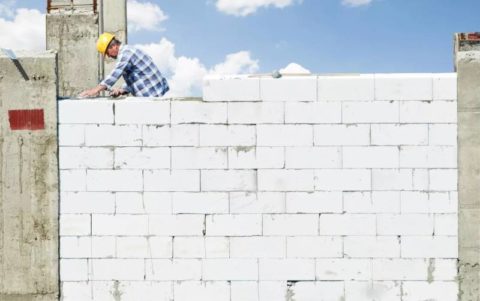 Возведение стеновой конструкции из конструкционно-теплоизоляционного газоблока Возведение стеновой конструкции из конструкционно-теплоизоляционного газоблока