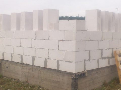 Возведение стеновых конструкций из газобетонных блоков