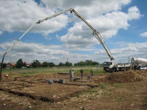 Бетононасос на автомобильной платформе