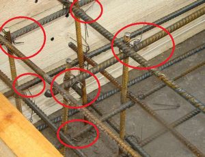 Прутья связаны проволокой